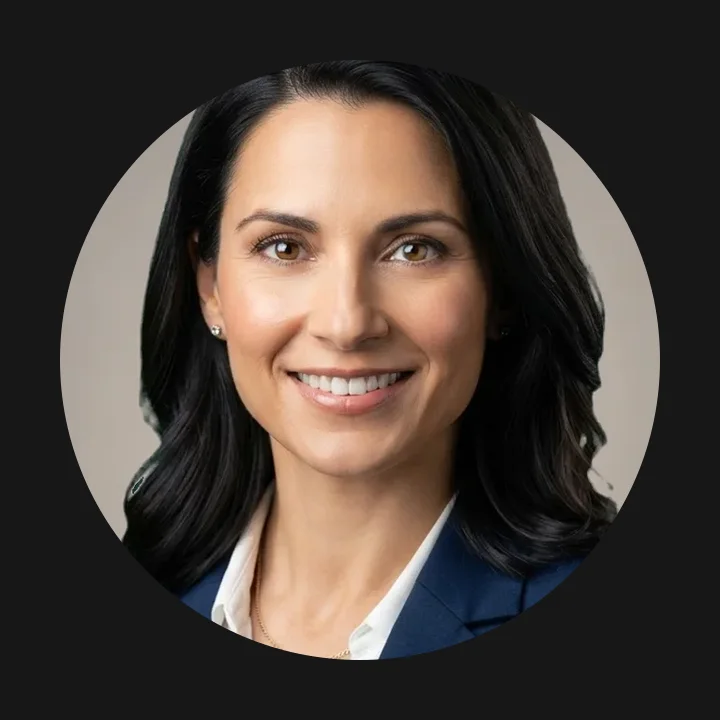 Round profile picture with transparent corners on a dark background